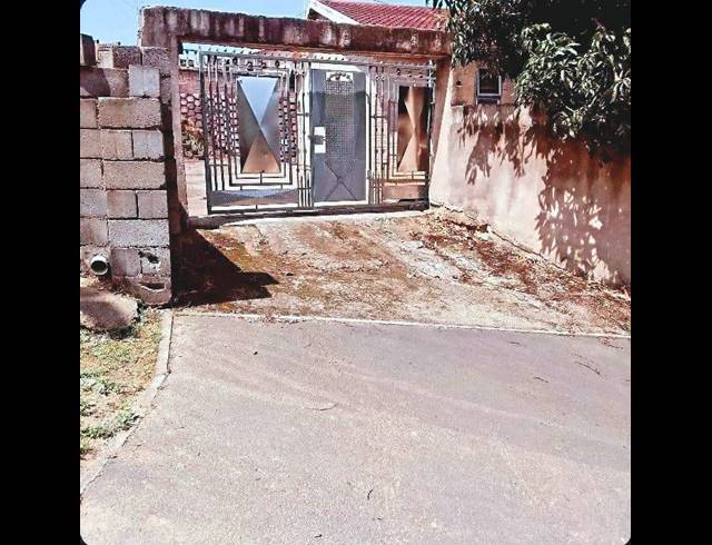 3 BEDROOM HOUSE FOR SALE IN UMLAZI Z